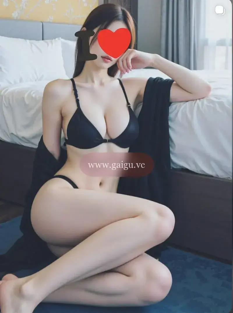 Hot Cave hạng sang Linh Linh mặt xinh da trắng, body siêu mẫu 1.000 K