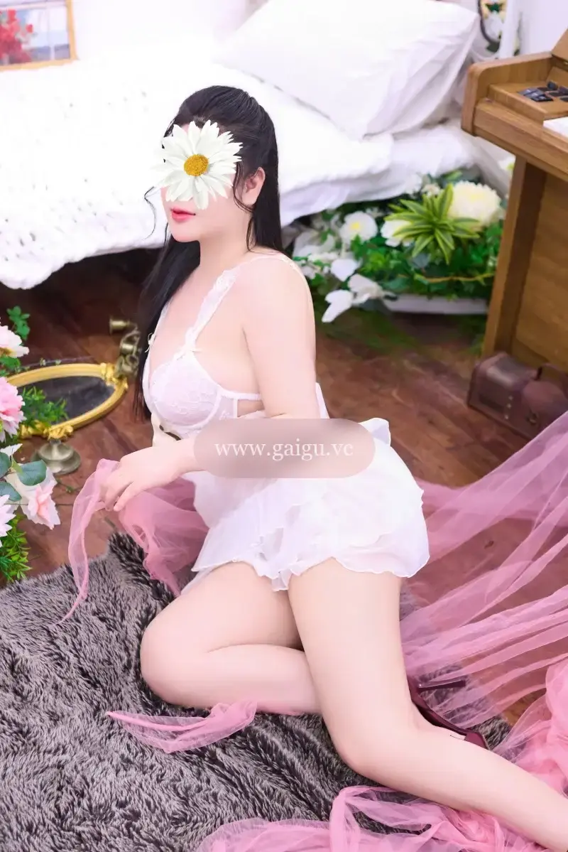 LINH ANH - CỰC PHẨM XINH - SANG - BODY BỐC LỬA GƯƠNG MẶT DÂM ĐÃNG