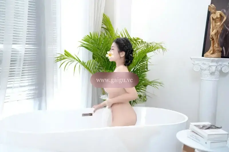 Ana Xinh Xắn Ngực To