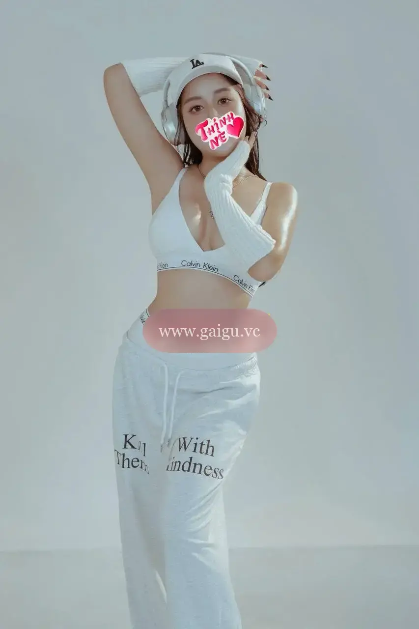 KHÁNH HUYỀN NGỰC TO BODY MƯỢT - NỒNG NÀN QUYẾN RŨ LÀM TÌNH CỰC PHÊ