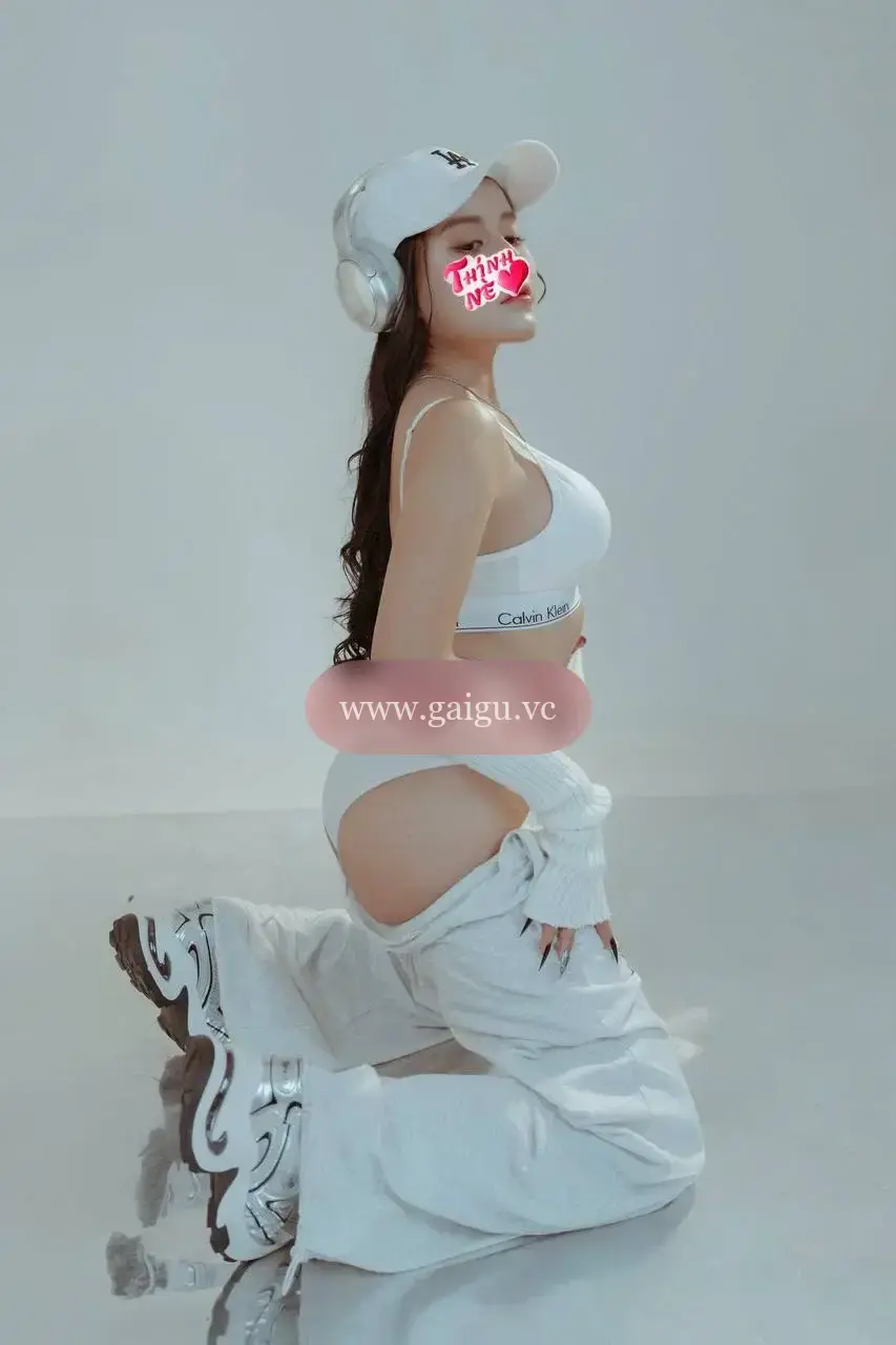 KHÁNH HUYỀN NGỰC TO BODY MƯỢT - NỒNG NÀN QUYẾN RŨ LÀM TÌNH CỰC PHÊ