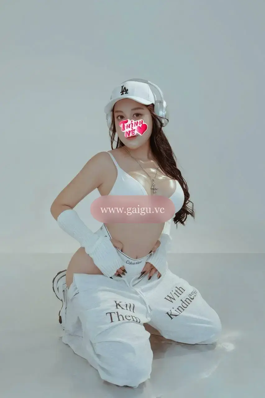KHÁNH HUYỀN NGỰC TO BODY MƯỢT - NỒNG NÀN QUYẾN RŨ LÀM TÌNH CỰC PHÊ
