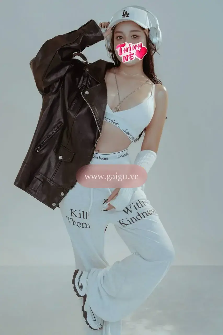 KHÁNH HUYỀN NGỰC TO BODY MƯỢT - NỒNG NÀN QUYẾN RŨ LÀM TÌNH CỰC PHÊ