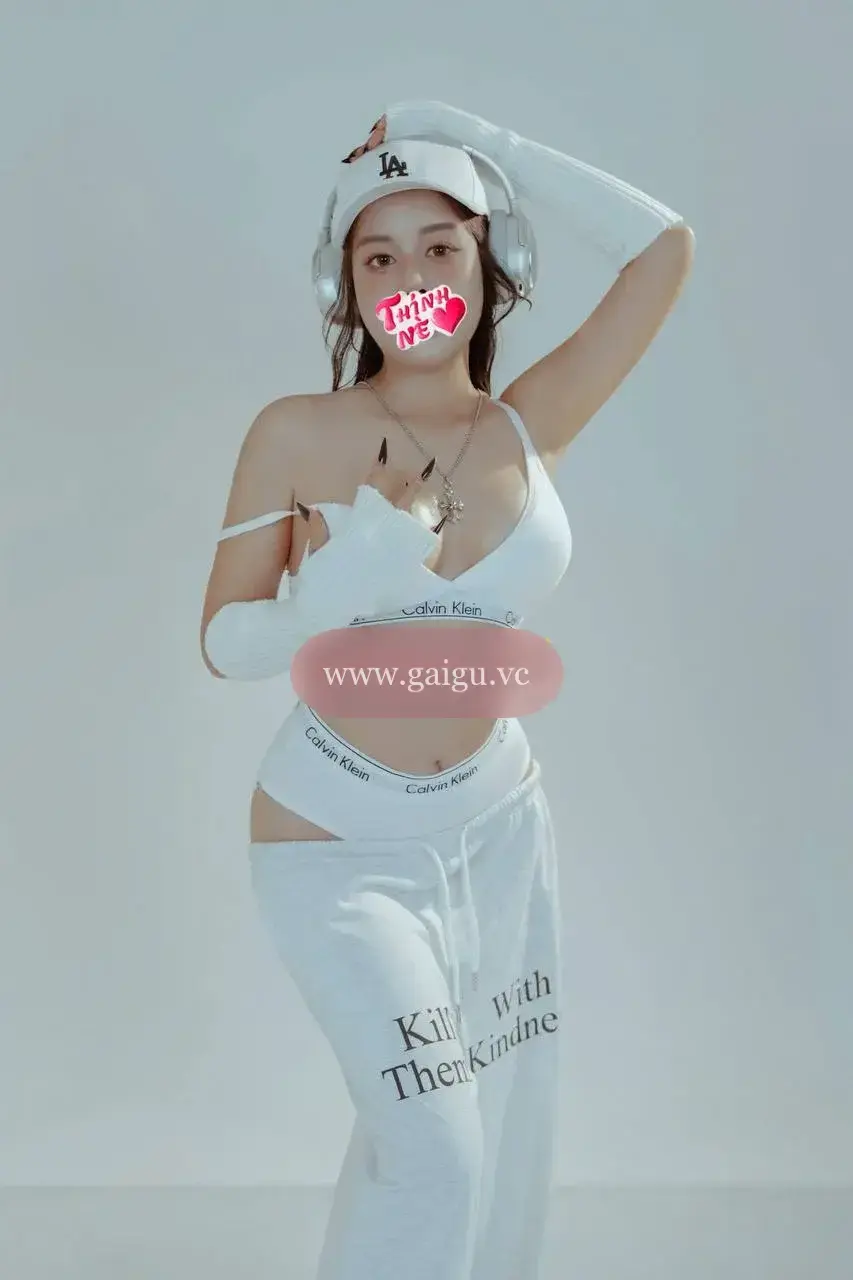 KHÁNH HUYỀN NGỰC TO BODY MƯỢT - NỒNG NÀN QUYẾN RŨ LÀM TÌNH CỰC PHÊ