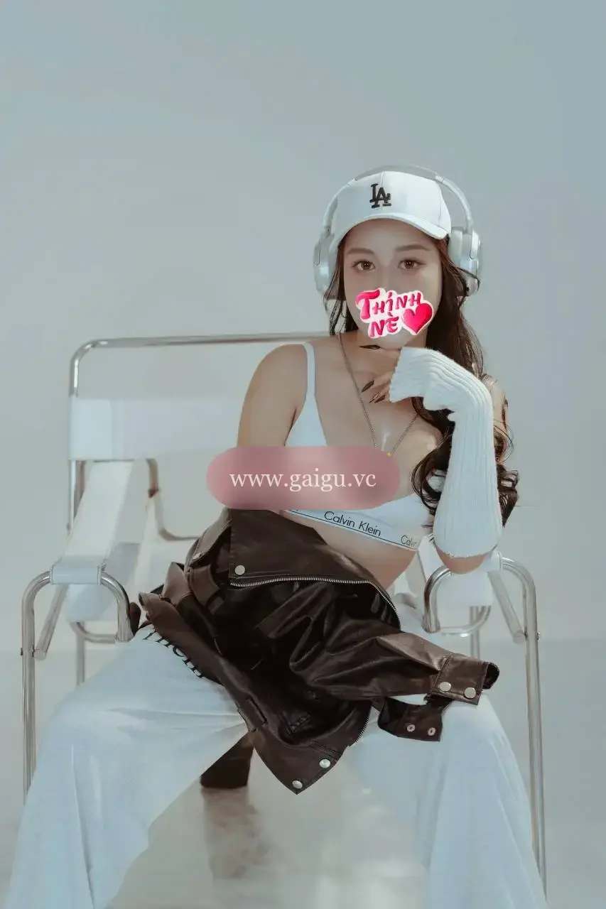 KHÁNH HUYỀN NGỰC TO BODY MƯỢT - NỒNG NÀN QUYẾN RŨ LÀM TÌNH CỰC PHÊ