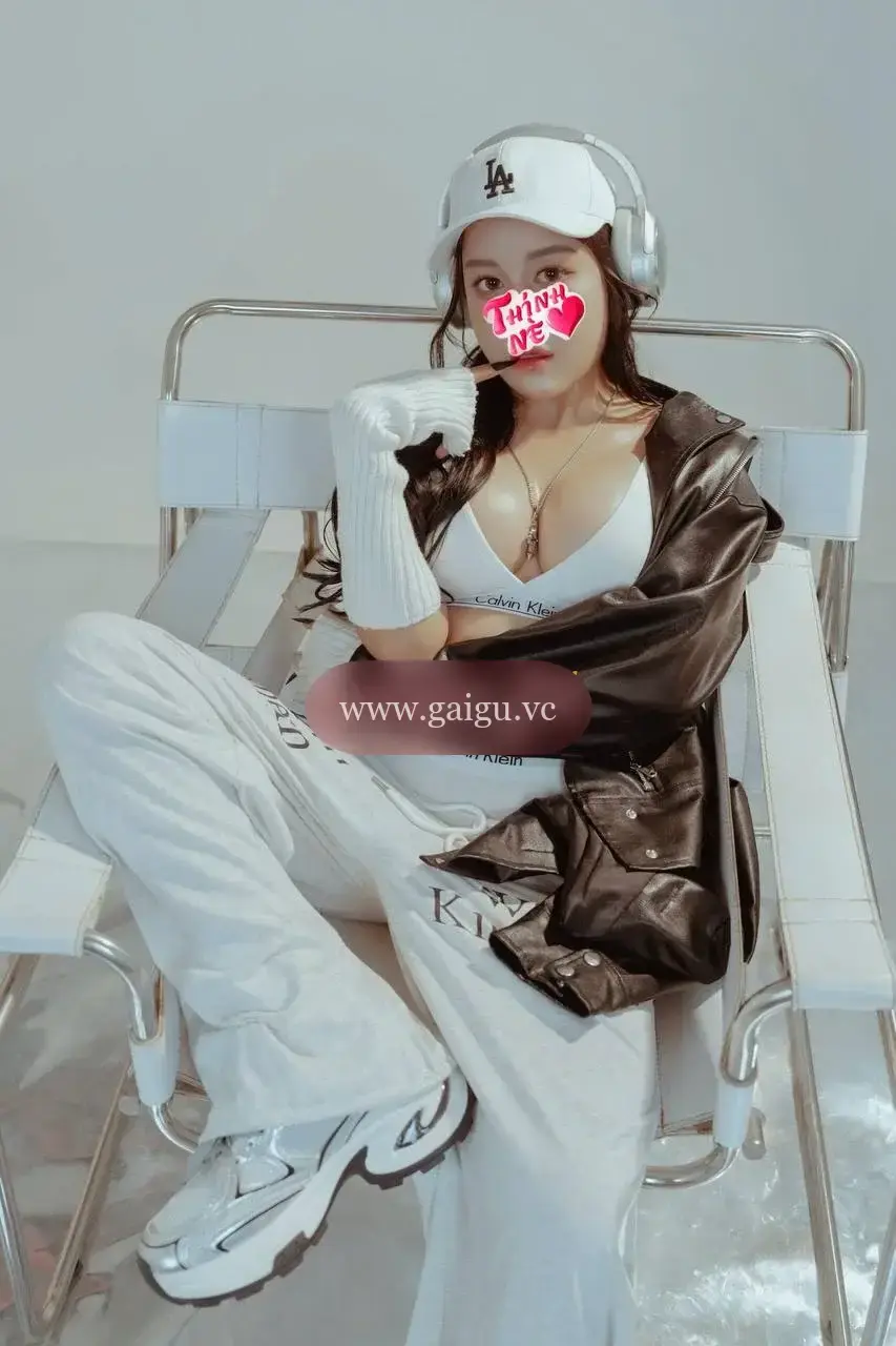 KHÁNH HUYỀN NGỰC TO BODY MƯỢT - NỒNG NÀN QUYẾN RŨ LÀM TÌNH CỰC PHÊ
