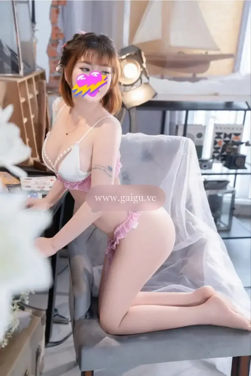 BÉ MIU MẶT XINH NHƯ BÚP BÊ - VÚ NỞ - EO THON - MÔNG CONG GỢI TÌNH