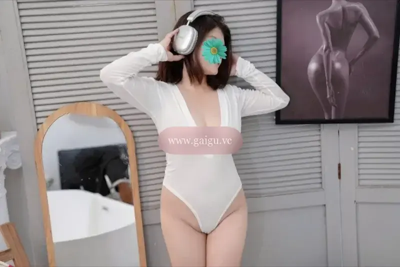 Kim Ngân_ Gái xinh làm tình cực đỉnh.