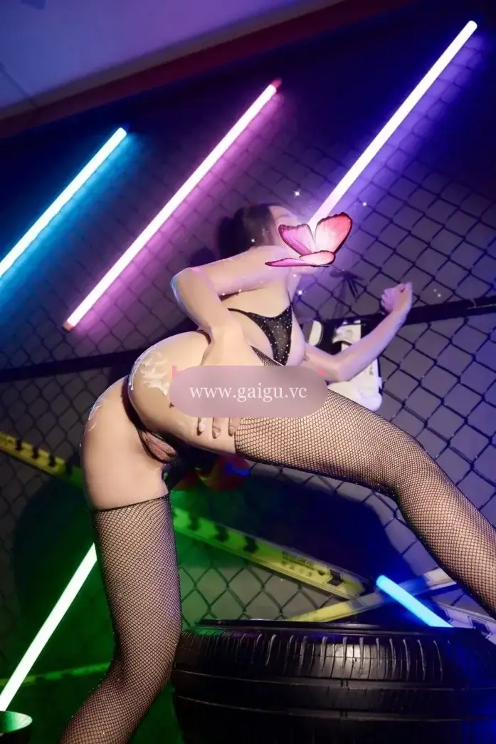 KHÁNH VY HOTGIRL XINH ĐẸP CHÂN DÀI DÁNG CAO BODY NUỘT NHƯ NGƯỜI MẪU RẤT CHIỀU KHÁCH