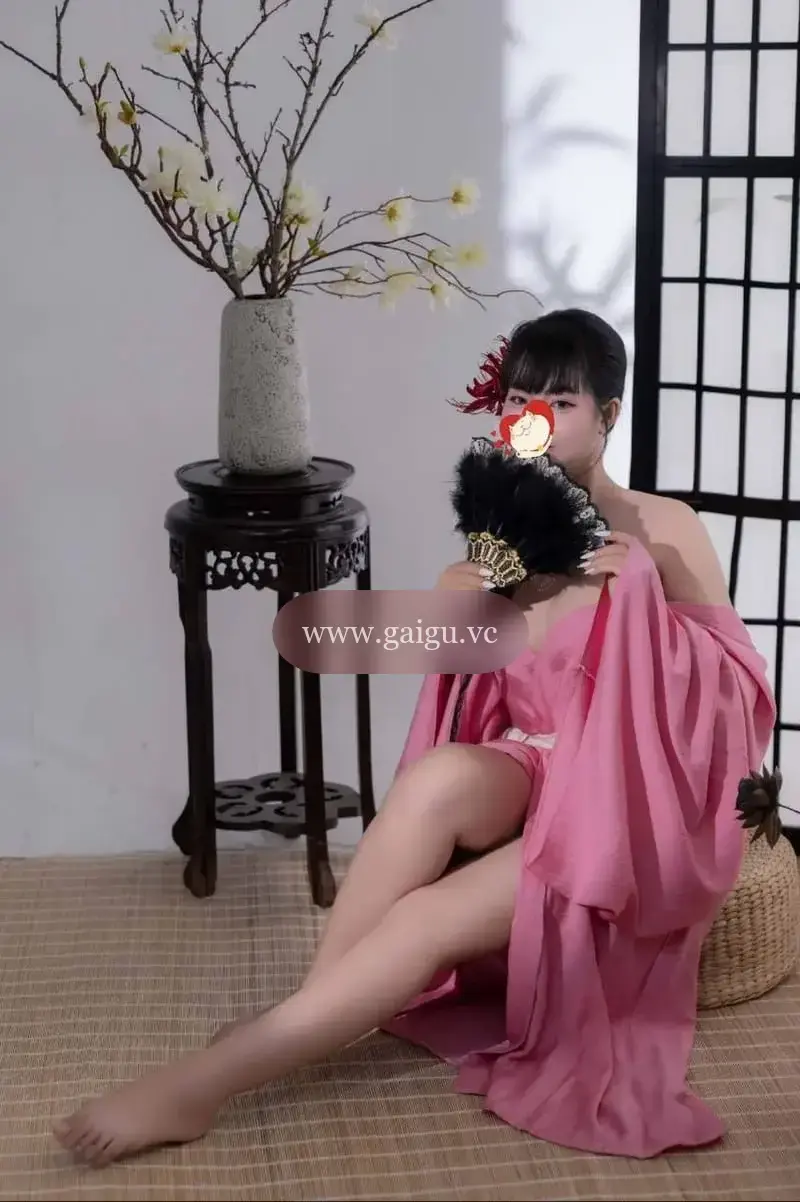Thy Thy_ Gái xinh body gợi cảm