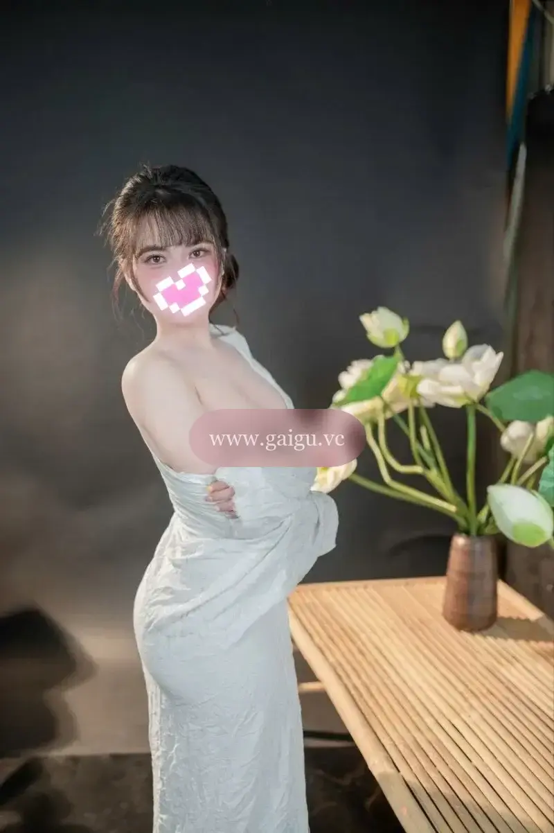 Bé An- Dáng cực quấn hút, và bím thơm tho gọn gàng