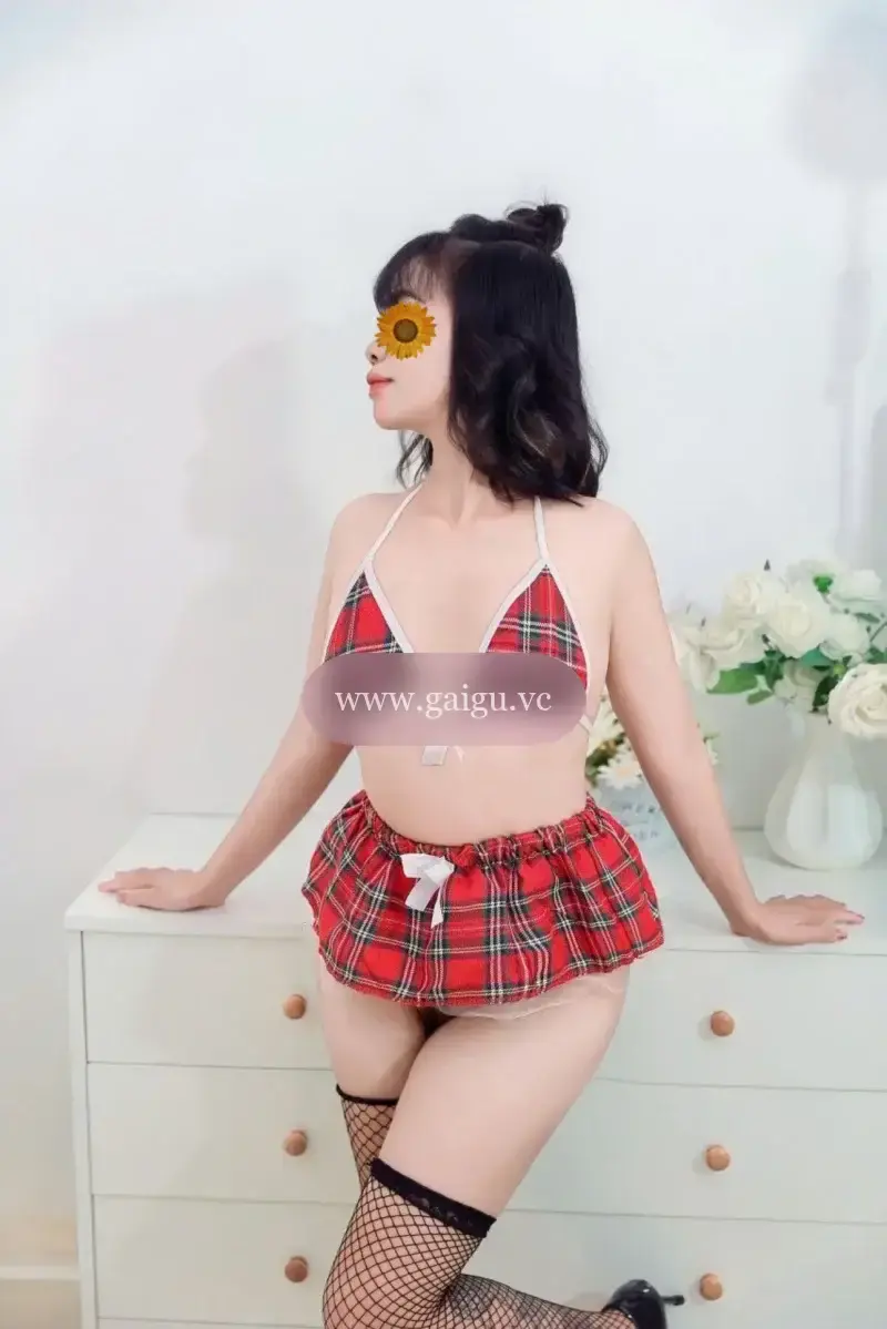 Linh Lan - siêu dâm- vú mông cân đối