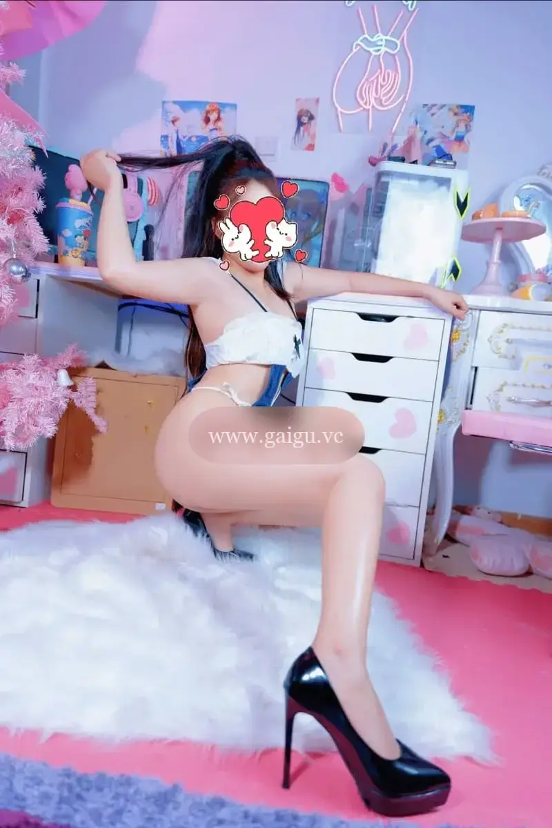 {} ❤️Thu Thuỷ❤️ Em gái 2k, da trắng, face cực xinh