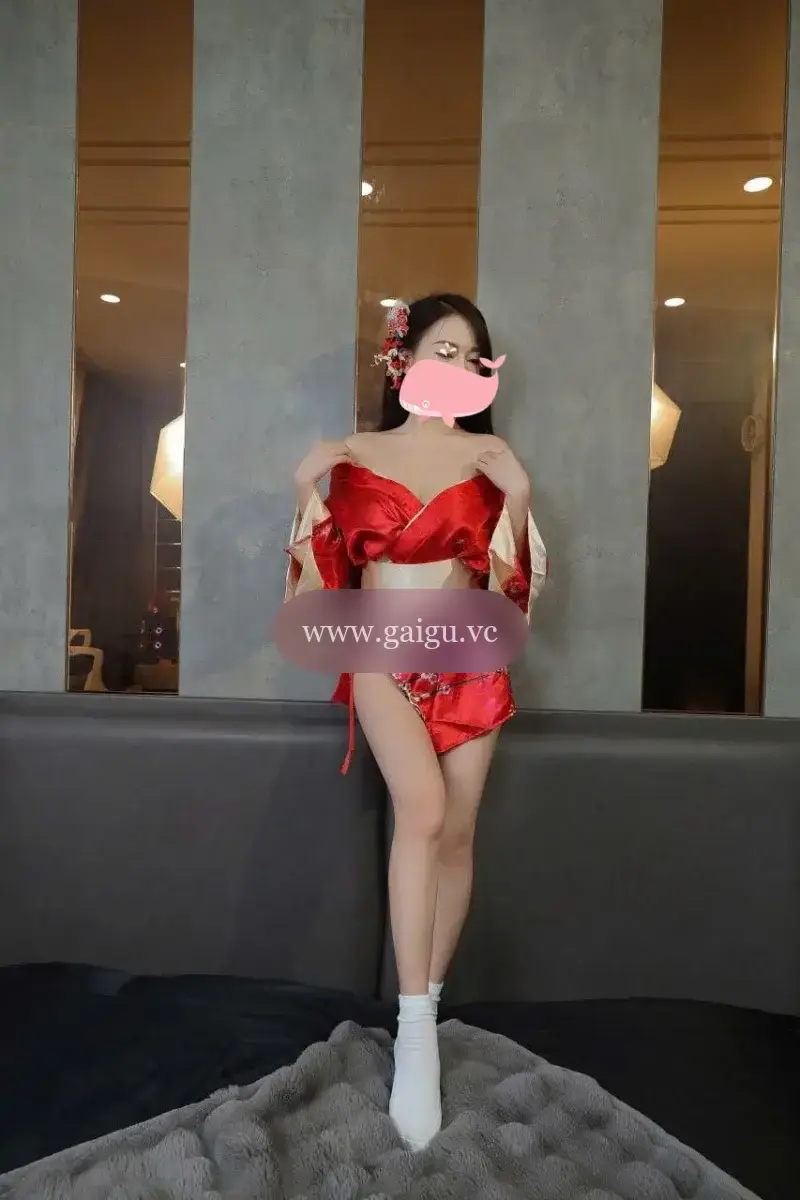 THU ANH --- XINH, DÂM, CHIỀU KHÁCH