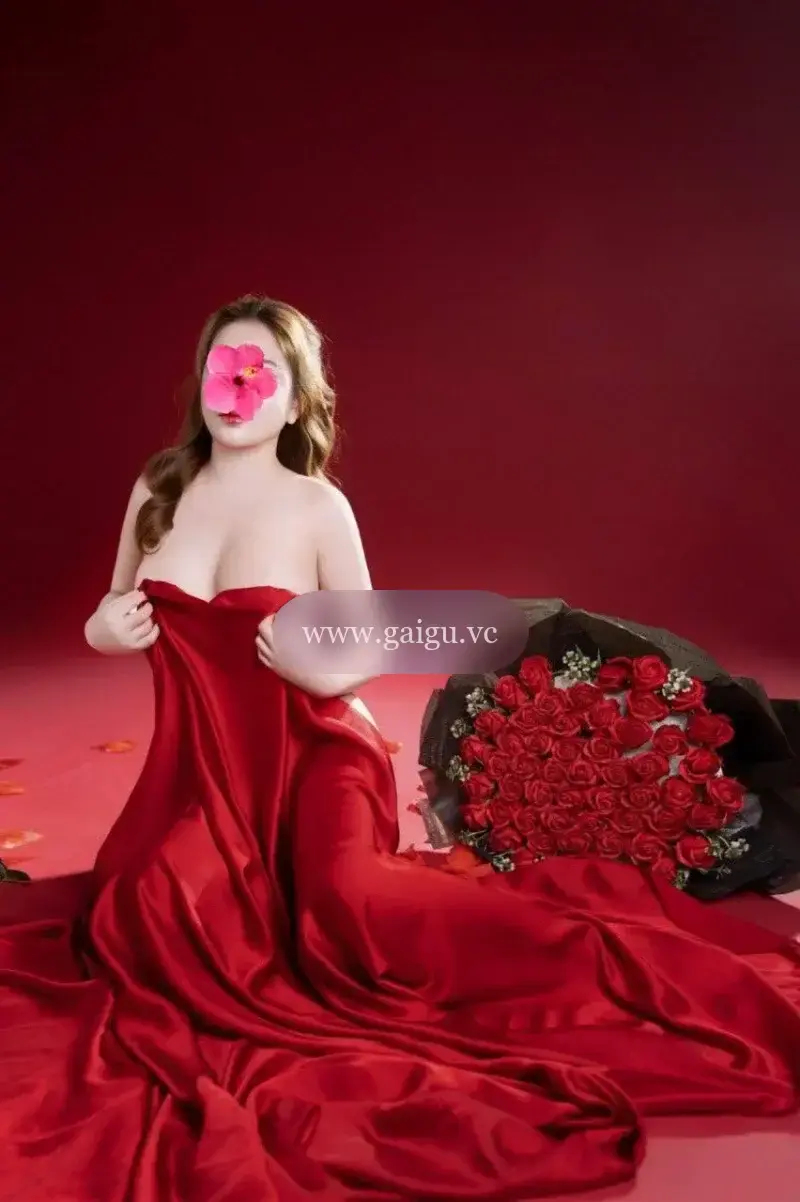 KIM OANH NGỰC TO - BODY MƯỢT - SEXY GỢI TÌNH - QUYẾN RŨ ĐẮM SAY