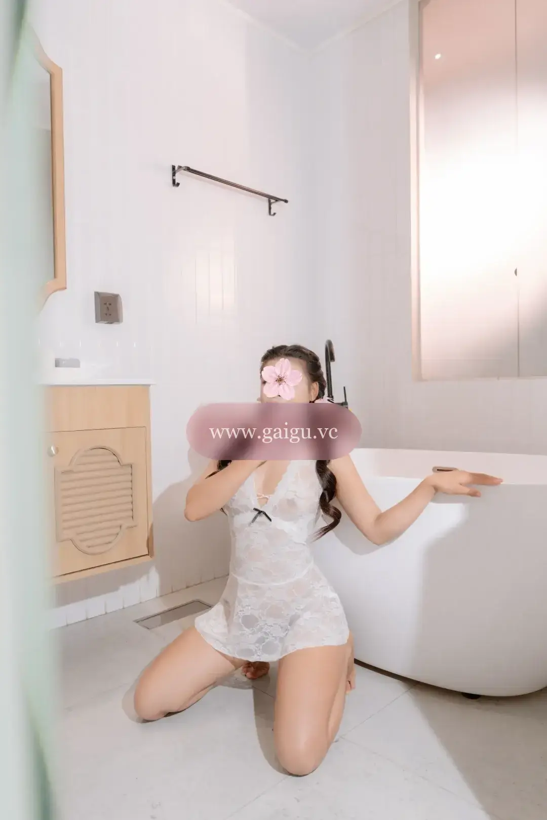 NEW BÉ VY AN - DUYÊN DÁNG SEXY NÓNG BỎNG CHIỀU KHÁCH