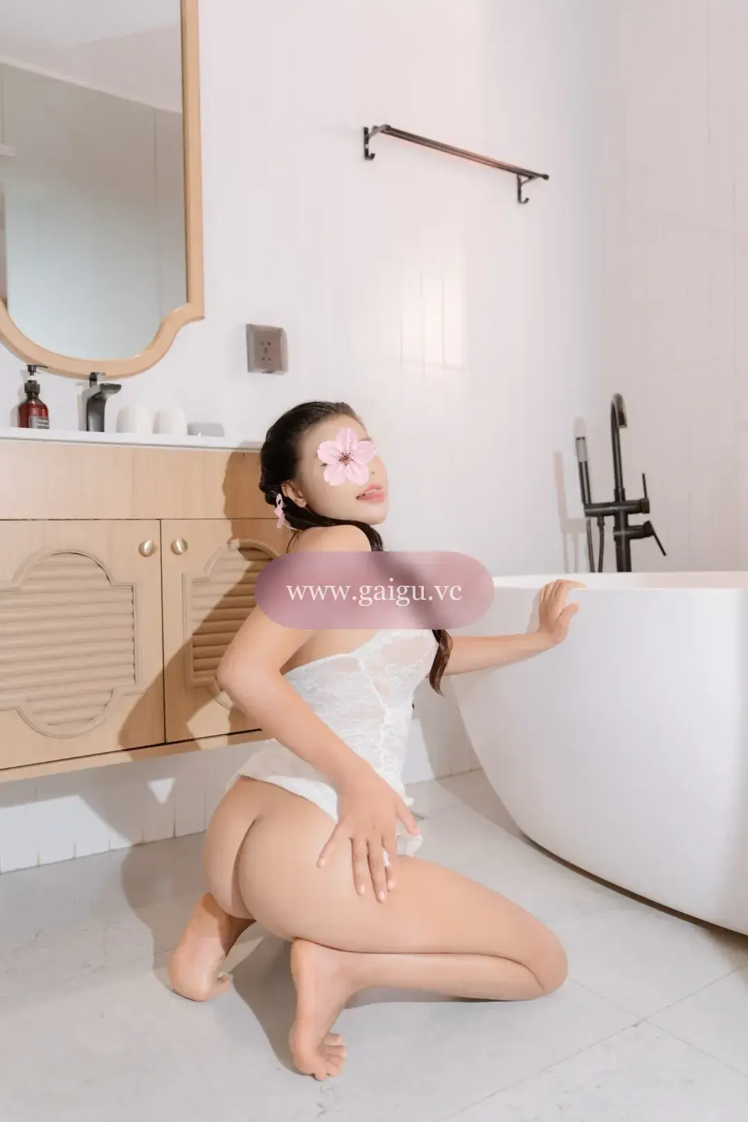 NEW BÉ VY AN - DUYÊN DÁNG SEXY NÓNG BỎNG CHIỀU KHÁCH