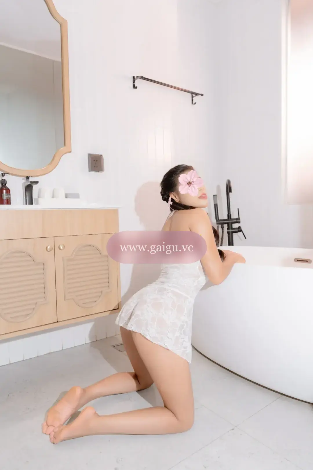NEW BÉ VY AN - DUYÊN DÁNG SEXY NÓNG BỎNG CHIỀU KHÁCH