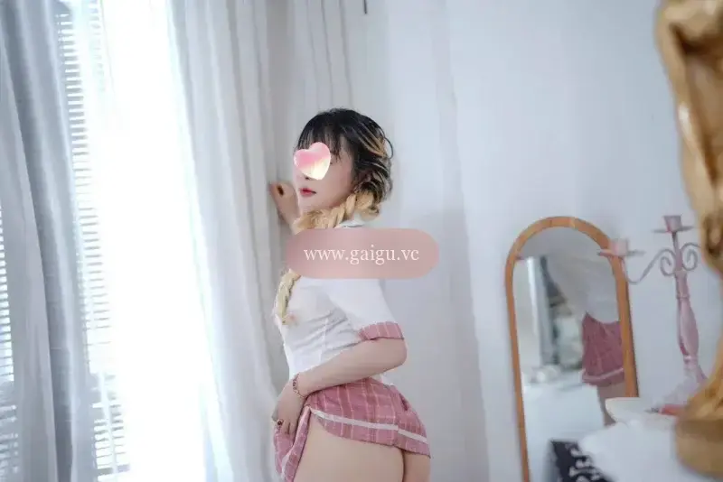 Diệu Nhi_ Gái xinh chiều khách, body gợi cảm
