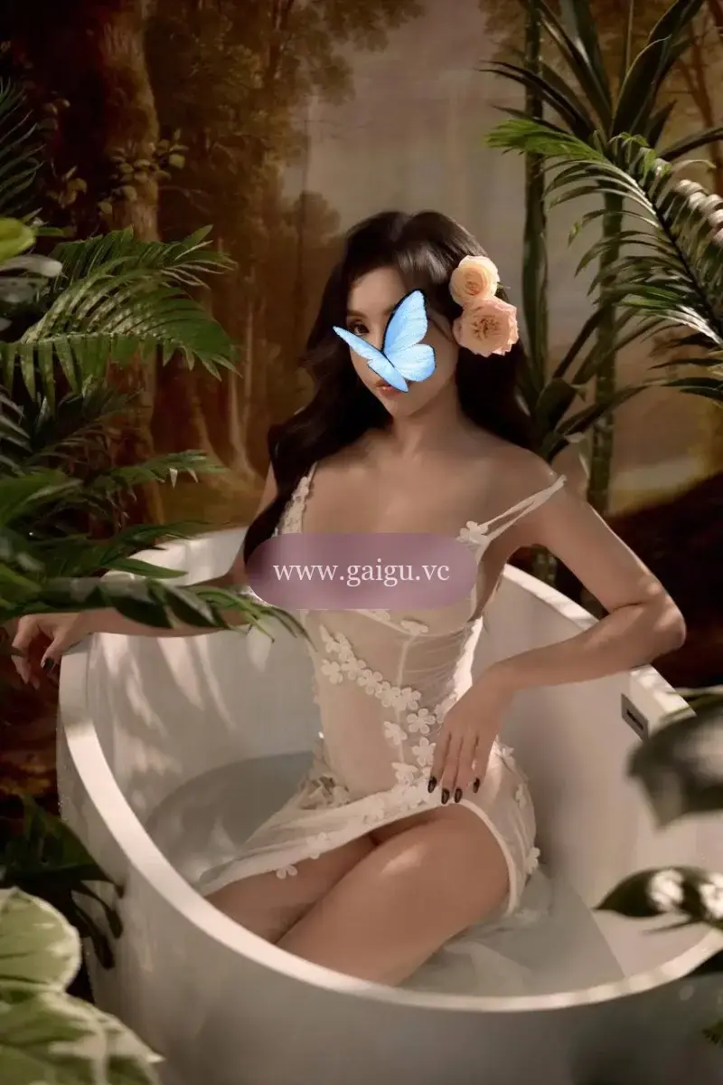 Hot ⭐ Emy Xinh Đẹp Phong Cách Phục Vụ Chuẩn Tình Nhân
