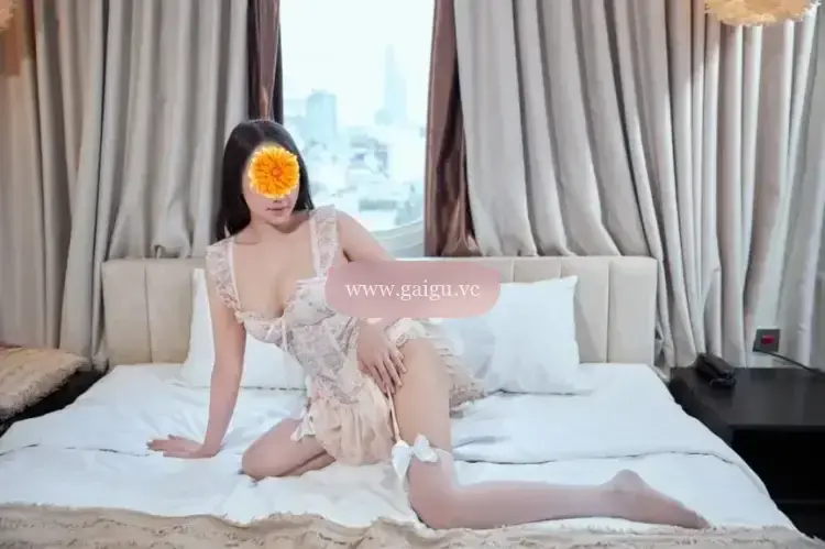 NEW ✨JULIA XINH NHƯ BÚP BÊ-NGỰC NỞ-MÔNG CONG-RẤT GỢI TÌNH