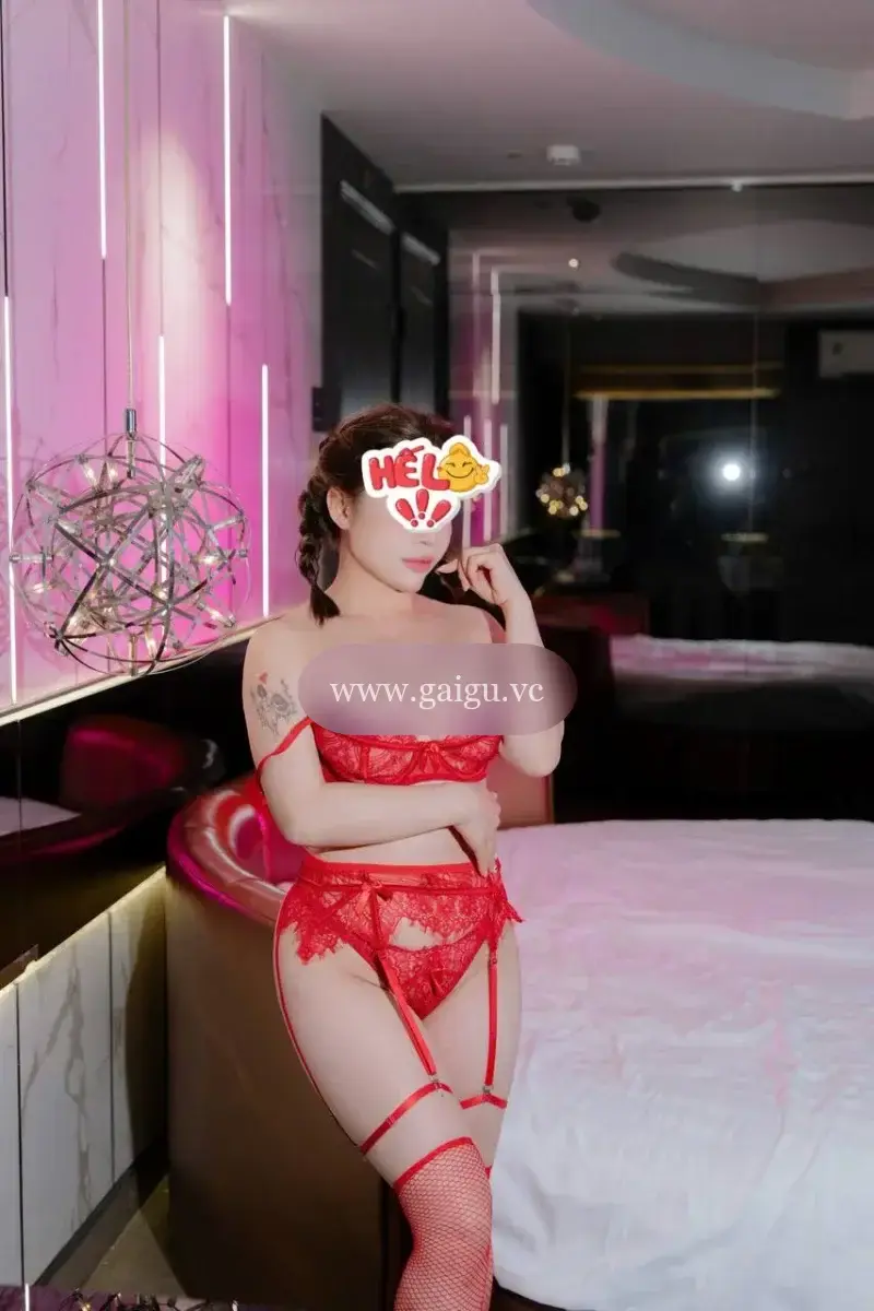 LY LY NGHỆ NHÂN KÈN SÁO, VÚ TO BƯỚM XINH