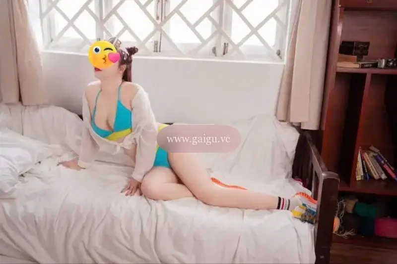 Tú Linh_ Gái dâm chiều khách, body gợi cảm
