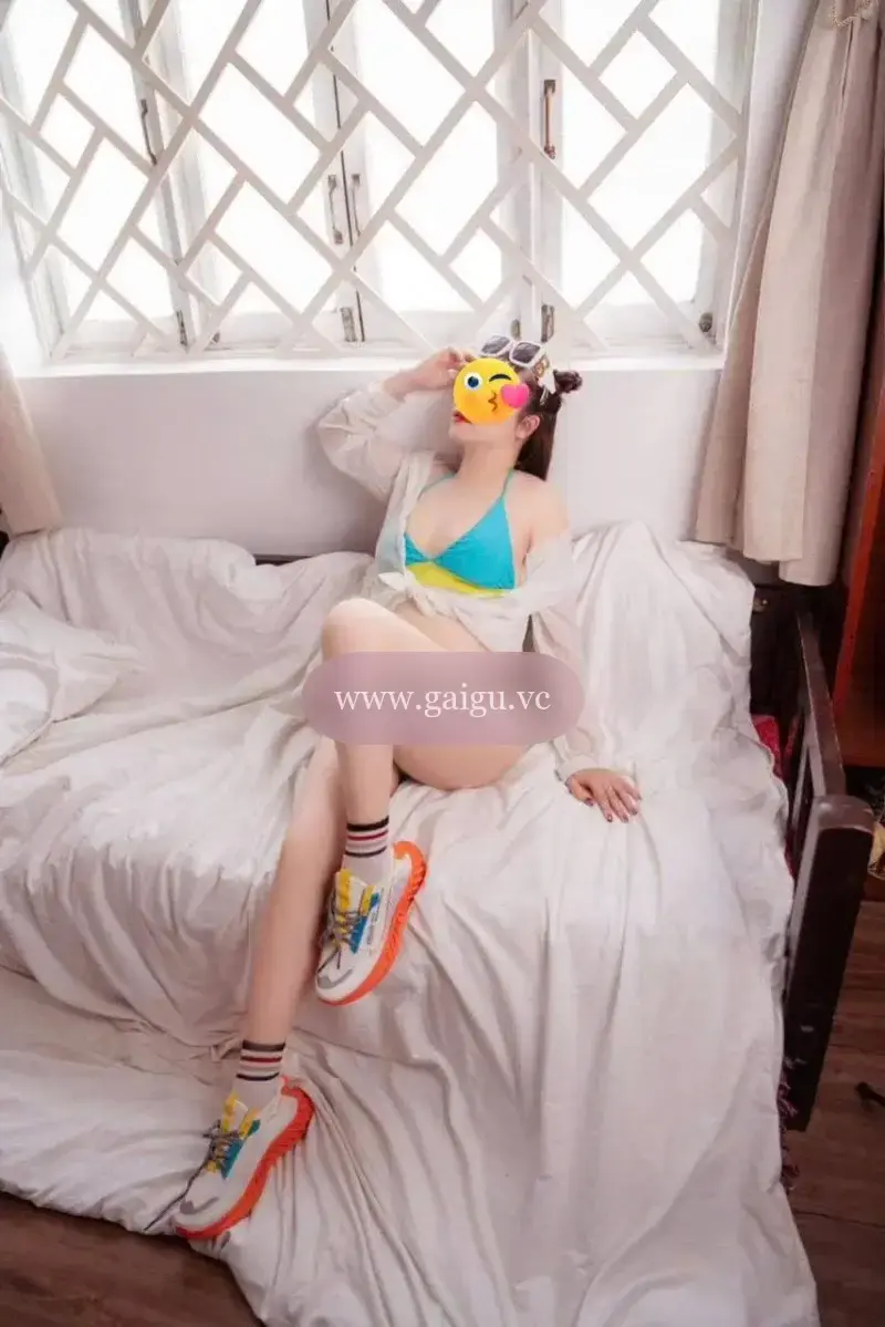 Tú Linh_ Gái dâm chiều khách, body gợi cảm