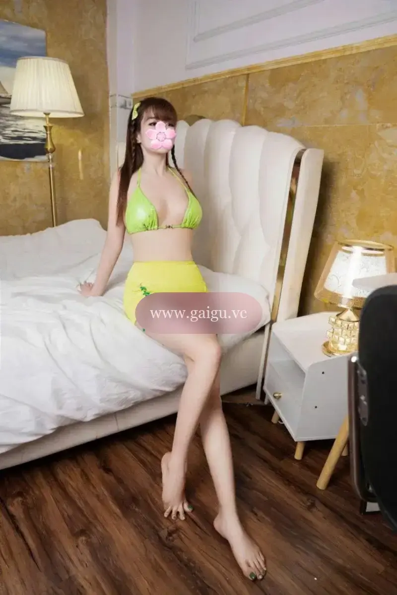 Khả Nhi_ Gái xinh chiều khách, body mình dây gợi cảm