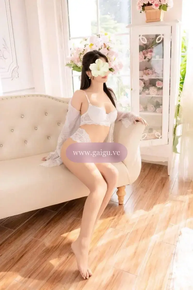 Minh Châu - Gái xinh, da trắng, làm tình hết mình