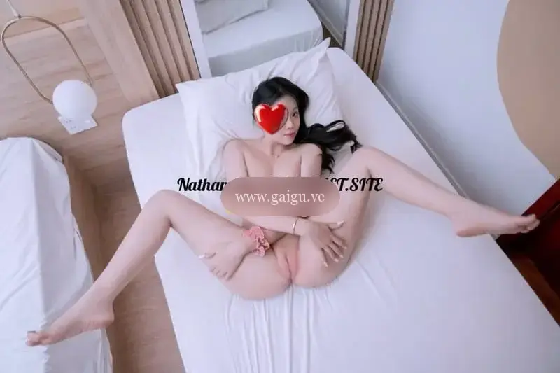 TUYẾT LAN MẶN MÀ NHIỆT TÌNH CHIỀU KHÁCH
