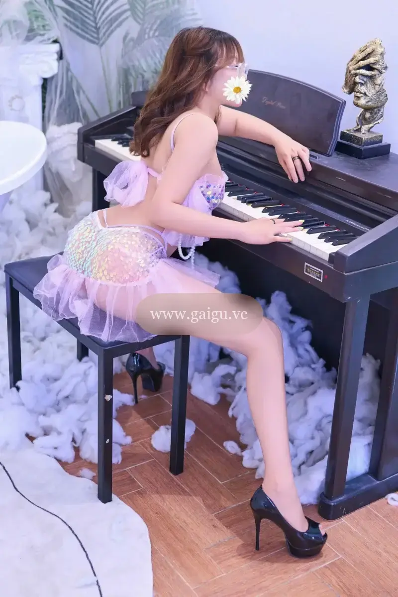Bé Khểnh dâm đãng
