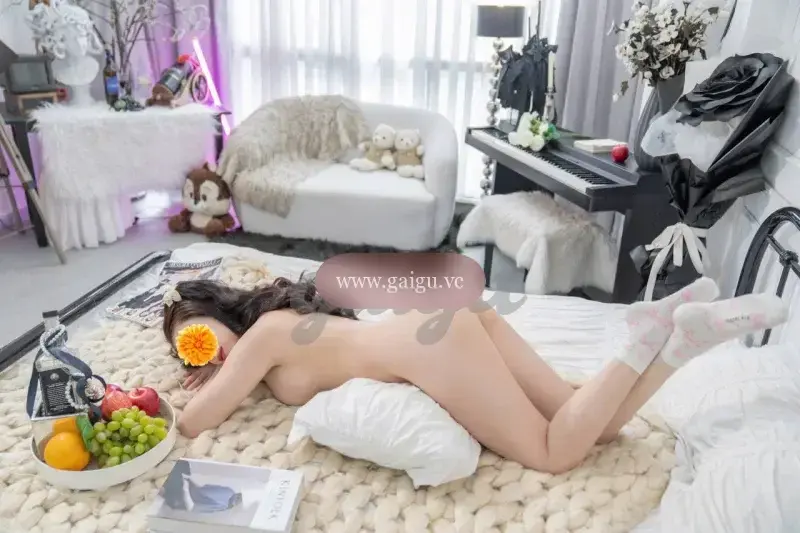 LINH CHI MẶT XINH DA TRẮNG VÚ TO BÍM ĐẸP LÀM TÌNH SAY MÊ