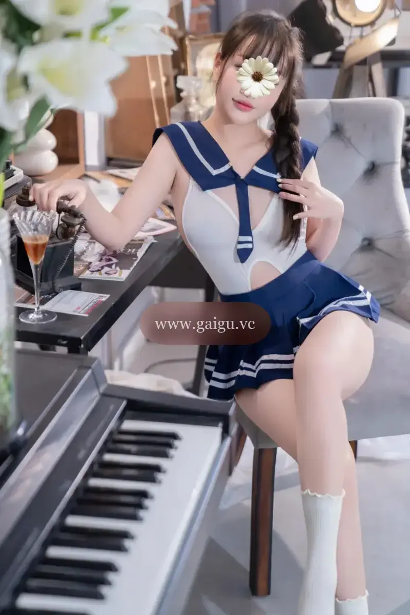 NHÃ UYÊN- 2K4 CÔ BÉ LOLI CỰC XINH XẮN VÀ NON TƠ