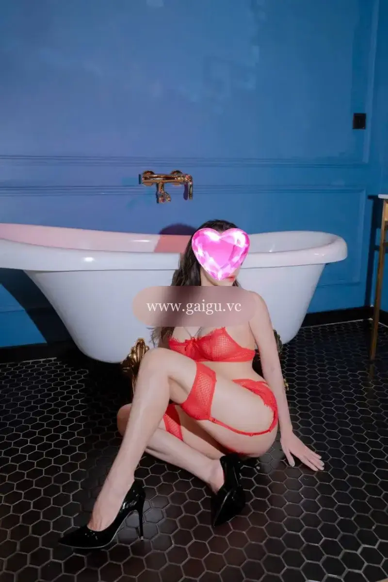 QUỲNH ANH MẶT XINH VÚ TO BODY SEXY BỐC LỬA LÀM TÌNH ĐẦY ĐAM MÊ