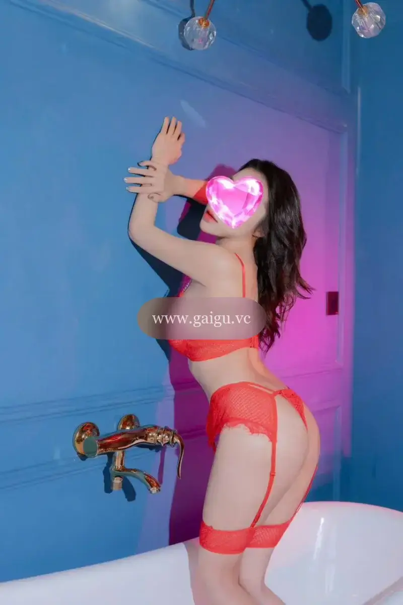 QUỲNH ANH MẶT XINH VÚ TO BODY SEXY BỐC LỬA LÀM TÌNH ĐẦY ĐAM MÊ