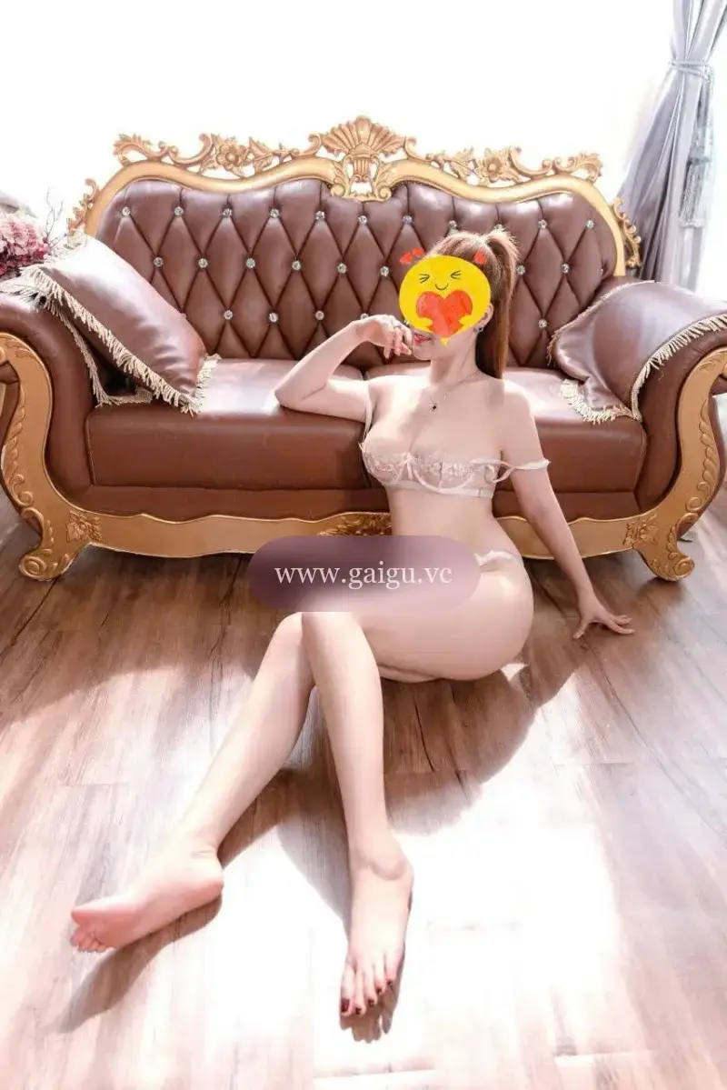 HUỲNH NHƯ Chiều Khách, Tình Cảm Hôn Môi, Ôm Ấp Đi Đêm Tuyệt vời