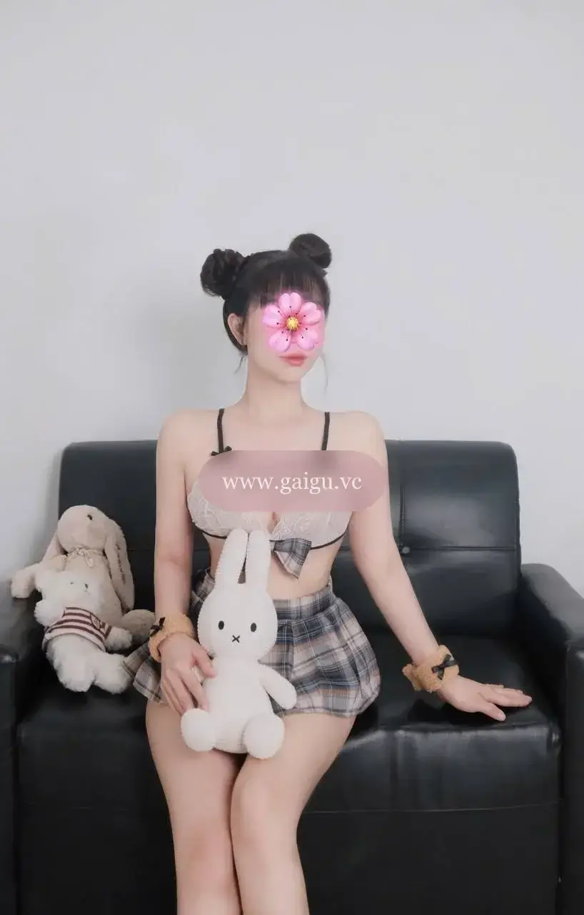 PHƯƠNG NHI -MẶT XINH-THÂN HÌNH ĐẸP-VÚ TO