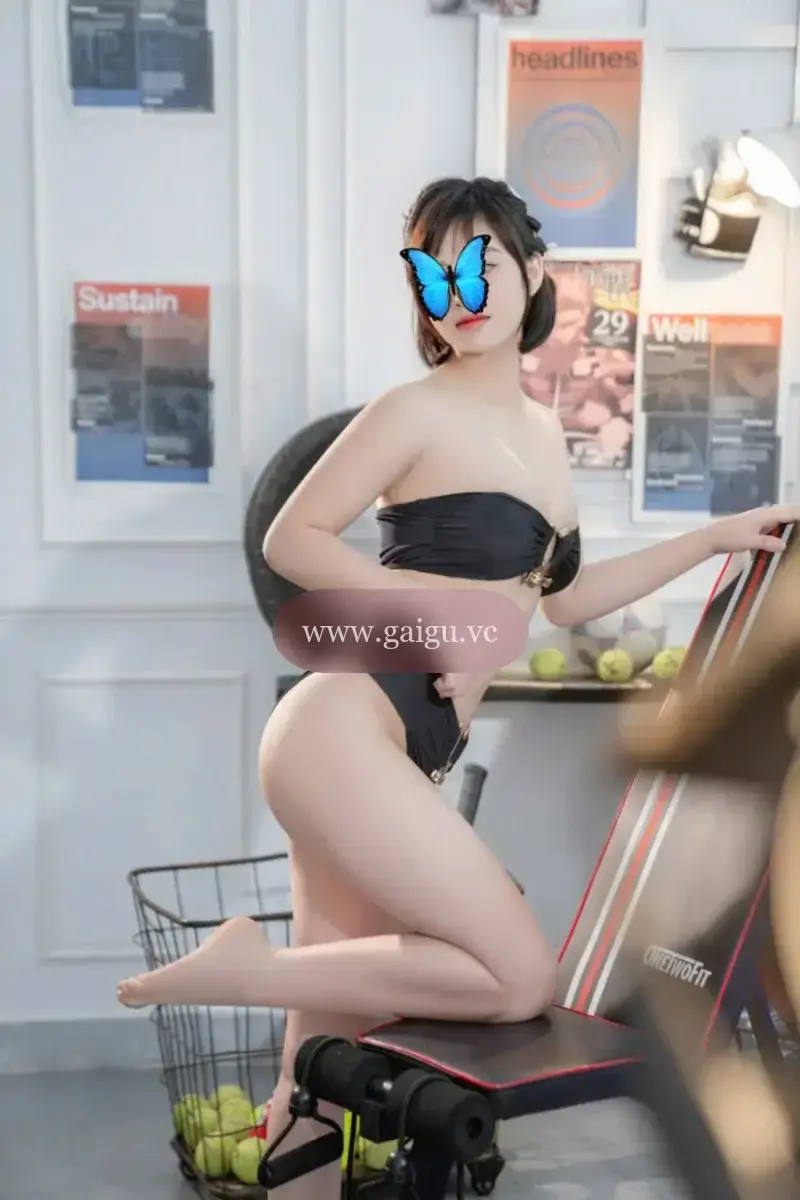 THU HUYỀN XINH XẮN CUTE ĐÁNG YÊU VÚ BÍM NUỘT NÀ