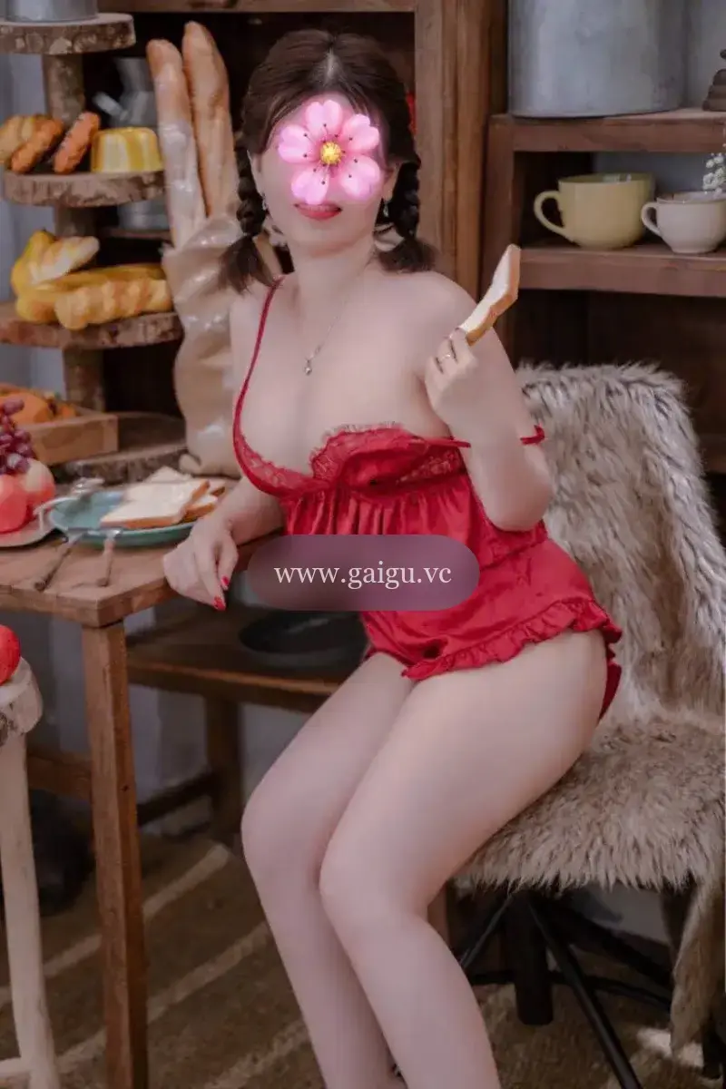 KIM OANH GÁI MIỀN TÂY SEXY DÂM THẦN CHIỀU KHÁCH TỚI BẾN NGON KHÓ CƯỠNG