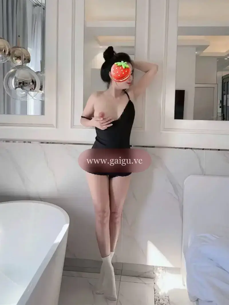 Thiên Vy 1m68 hình dt chân thật 100%