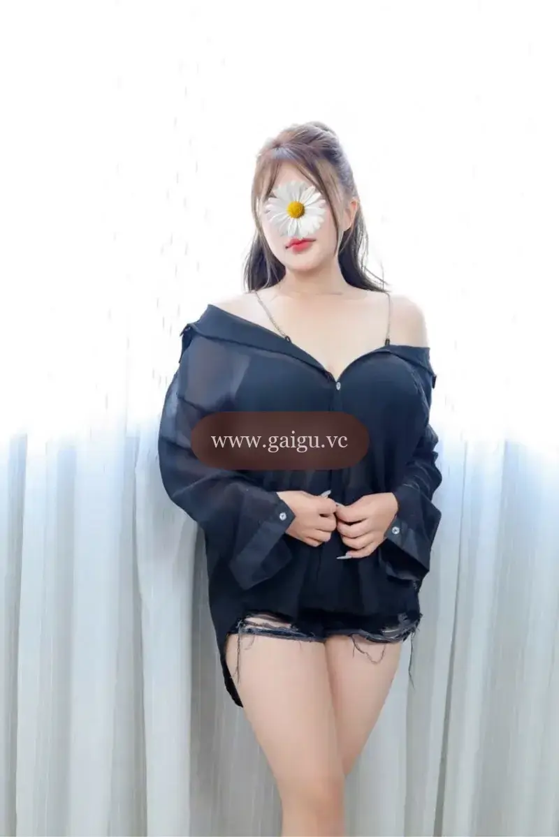 THUỲ TRANG 2K3 - BÉ CÓ CẶP VÚ CĂNG ĐẨY BAO MÚT VÀ BÍM CĂNG MỌNG BAO VÉT