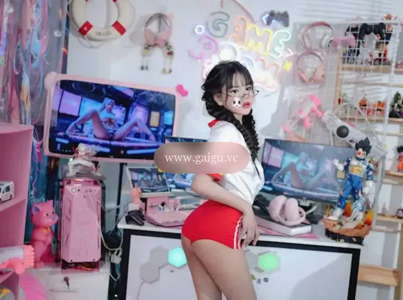 Su Su 2k5 non tơ xinh tươi vào đời.