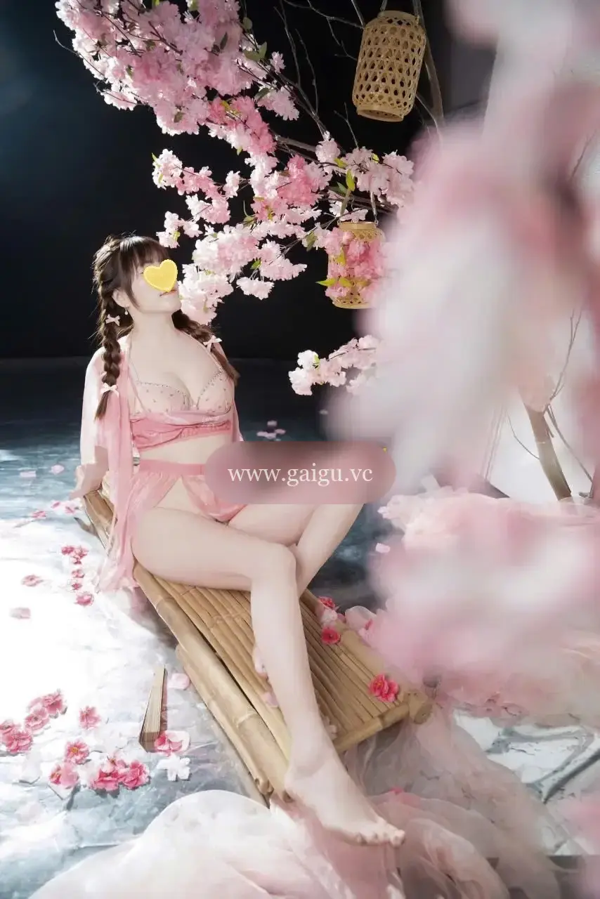 YẾN NHI DÁNG MÌNH DÂY TÌNH CẢM VUI VẺ