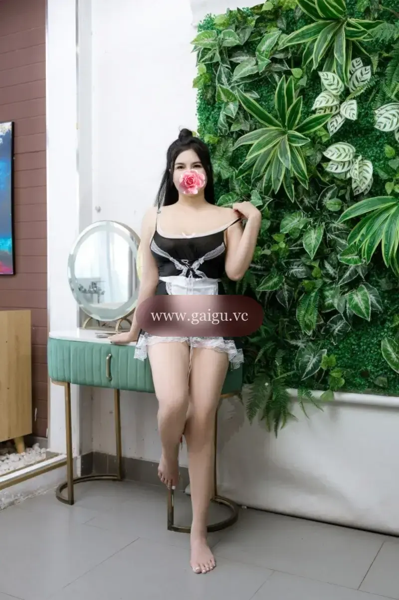 BÉ DỊU ⭐CÔ NÀNG CÁ TÍNH COSPLAY HẦU GÁI TIÊN CÔ GIÁNG TRẦN NGỌT NGÀO DỊU DÀNG
(BAO PHÒNG)