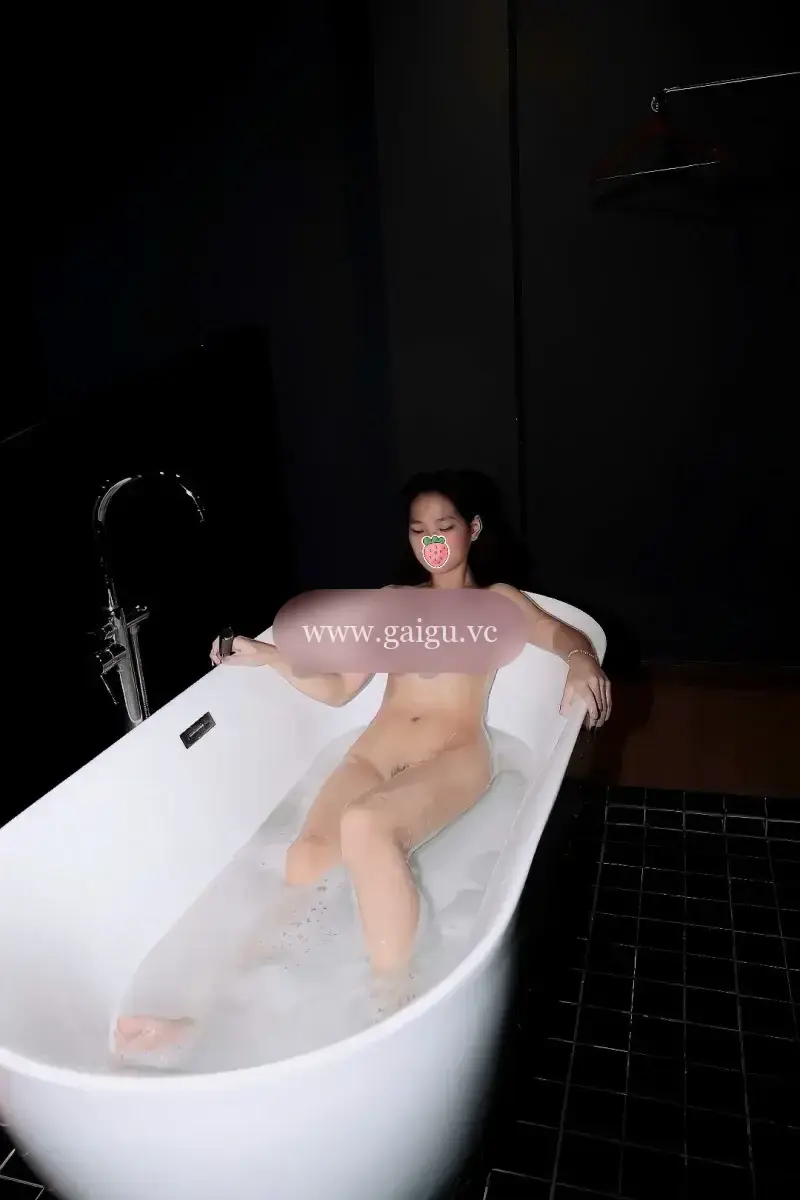 Bé thiên 2k8 xinh xắn