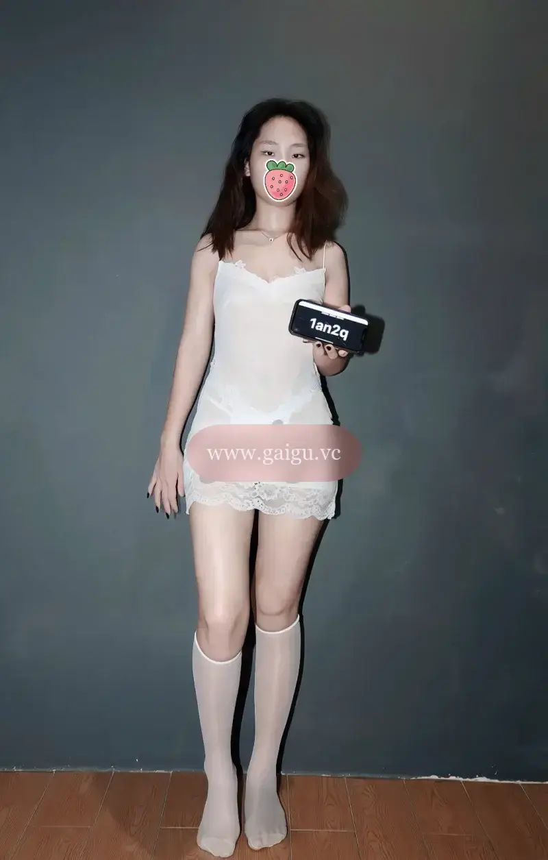 Bé thiên 2k8 xinh xắn