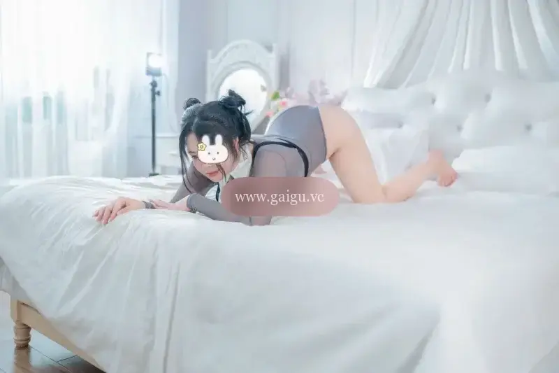 Gia Linh:GƯƠNG MẶT XINH XẮN- VÚ TO - MÔNG MẨY - CHỊCH ÊM KHÓ CƯỠNG