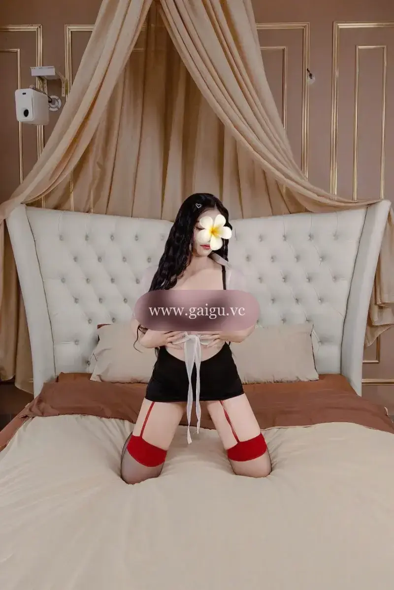 Như Ý_ Gái xinh chiều khách, body gợi cảm