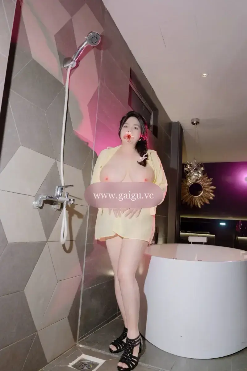 Diễm My- Ngực khủng, Dâm thần nhất phân khúc